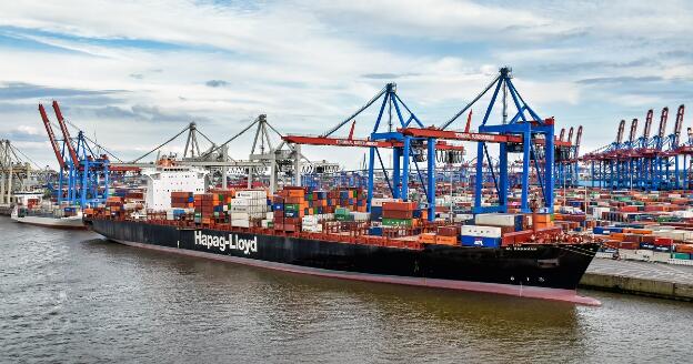 Containerschiff AL MANAMAH (IMO: 9349538) in Hamburg, Deutschland
