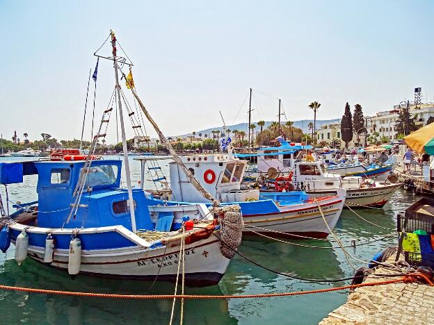 Fischerboote im Hafen von Kos-Stadt, Griechenland